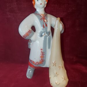 4023 férfi népviseletben 19x10 cm