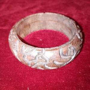 8044 faragott afrikai fa karkötő,átmérő 8 cm